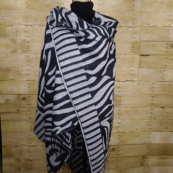 Reversible Wrap - Picture 2 of 5